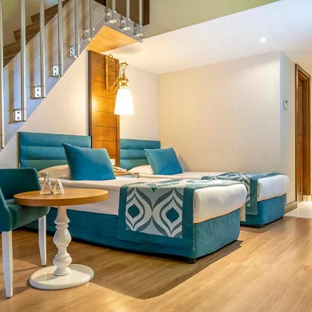 Dream World & 5* Сіде