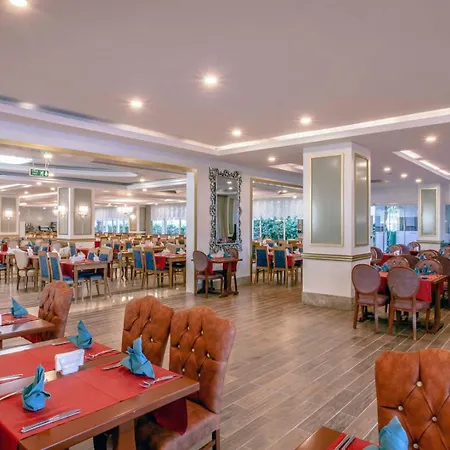 Готель Dream World &